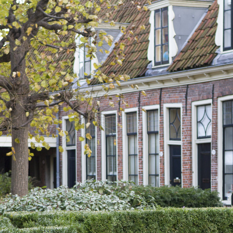 Foto van een prachtig hofje in het centrum van Groningen